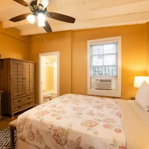 https://rose-lane-villas.hotels-in-key-west.com